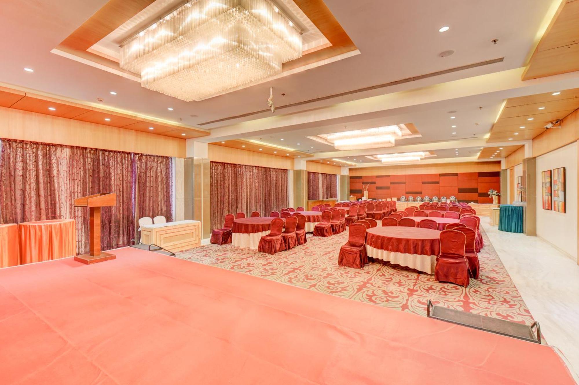 The Ssk Solitaire Hotel & Banquets Nashik Dış mekan fotoğraf
