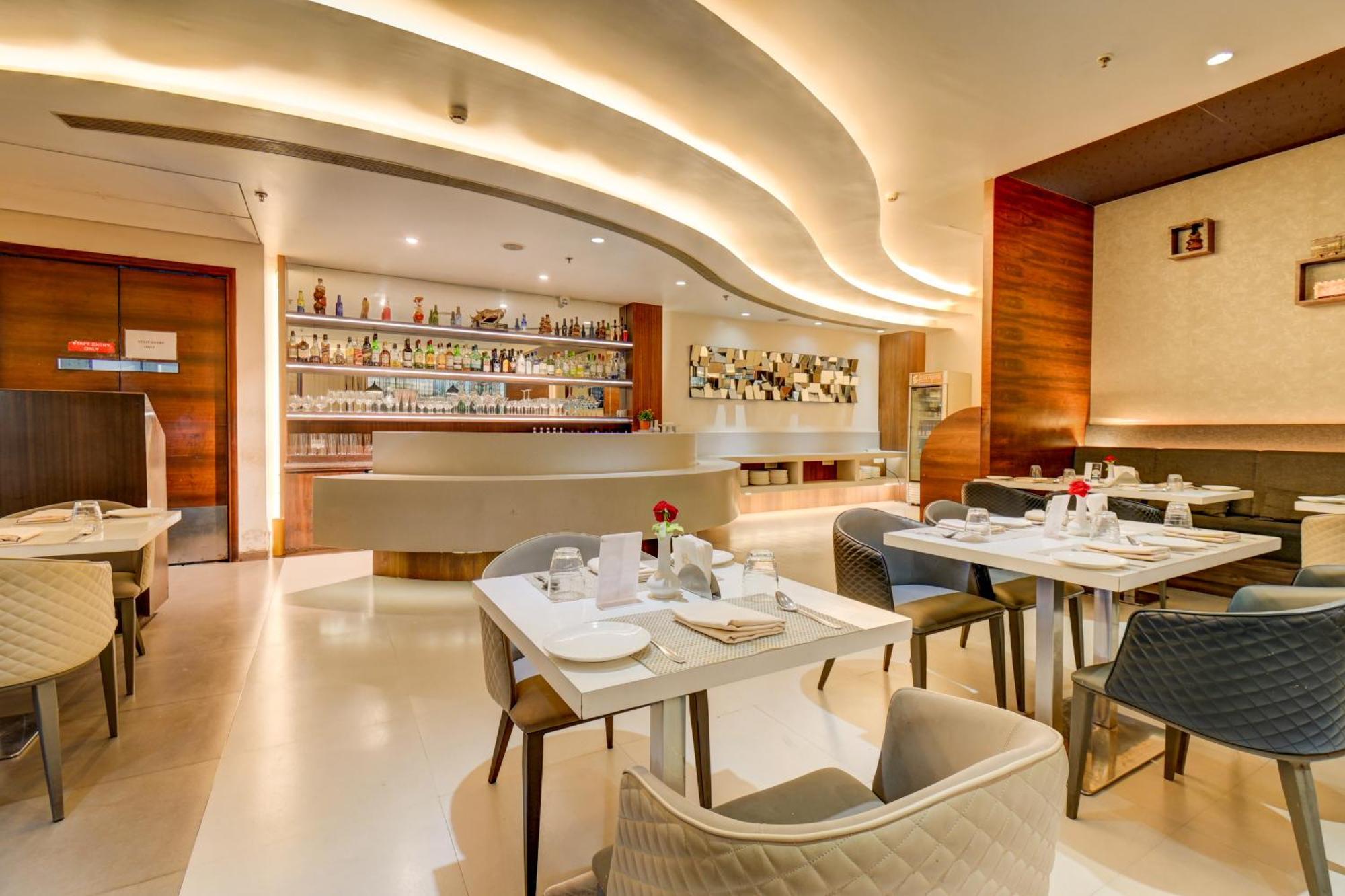 The Ssk Solitaire Hotel & Banquets Nashik Dış mekan fotoğraf