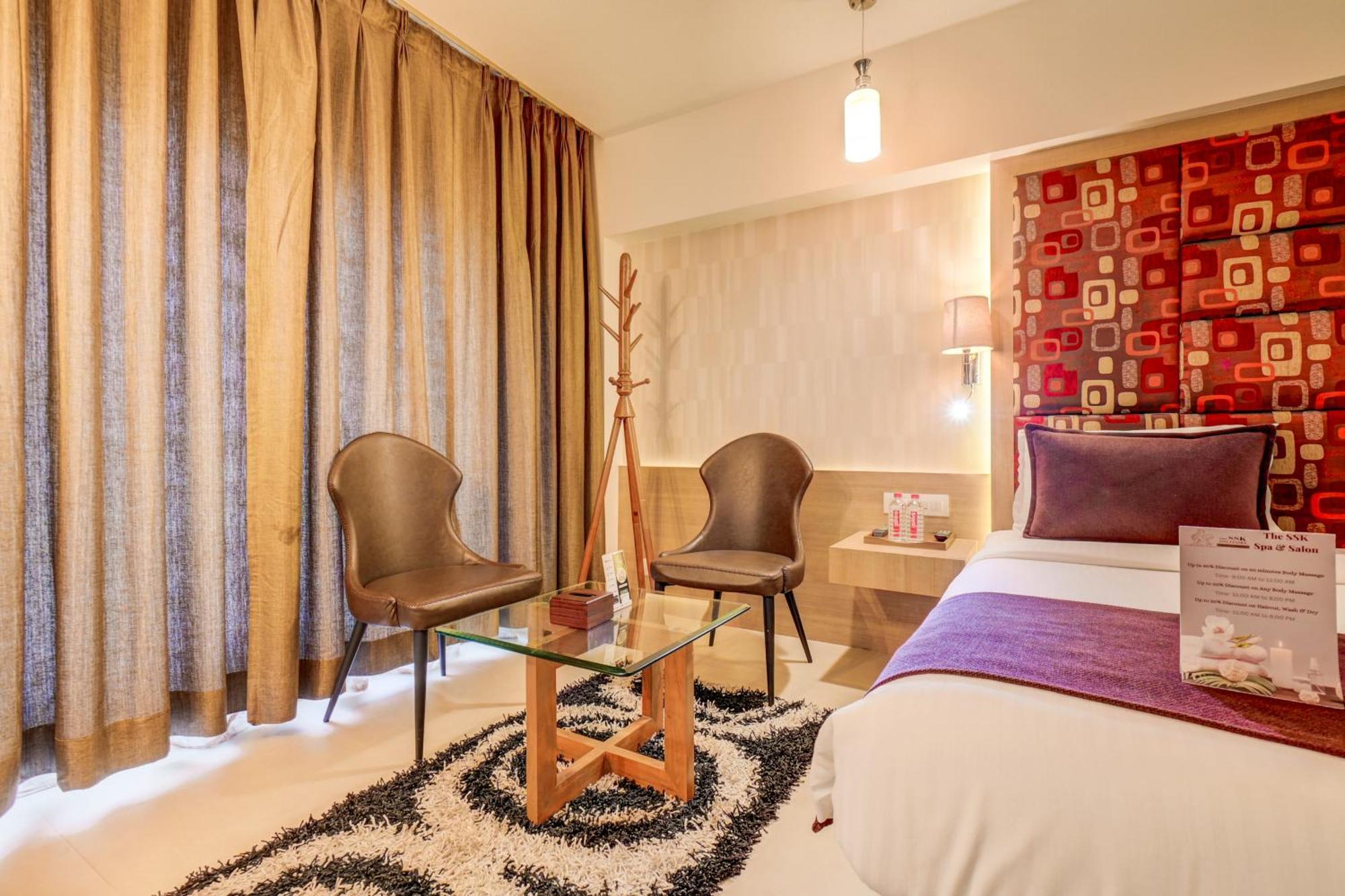 The Ssk Solitaire Hotel & Banquets Nashik Dış mekan fotoğraf