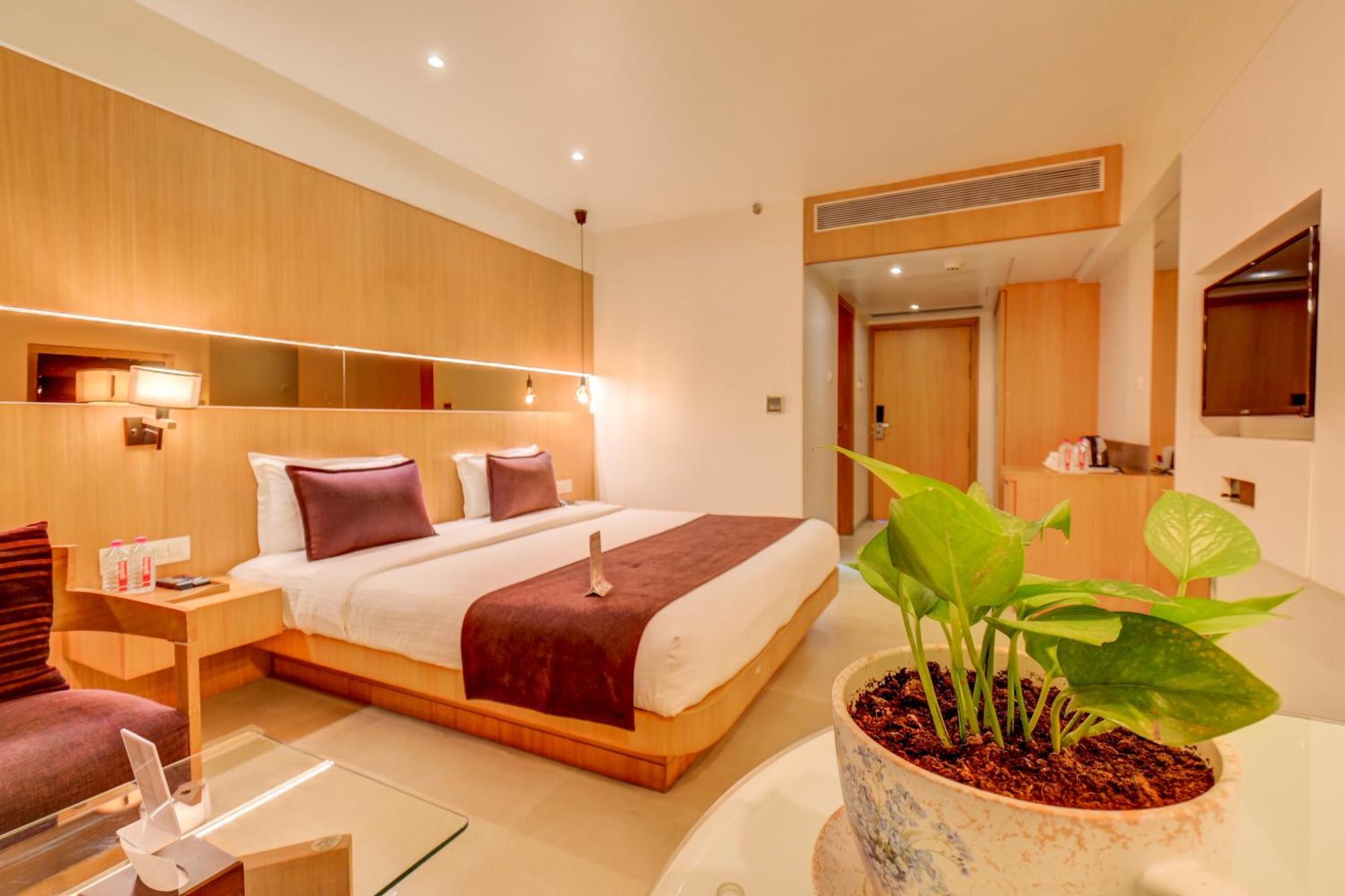 The Ssk Solitaire Hotel & Banquets Nashik Dış mekan fotoğraf