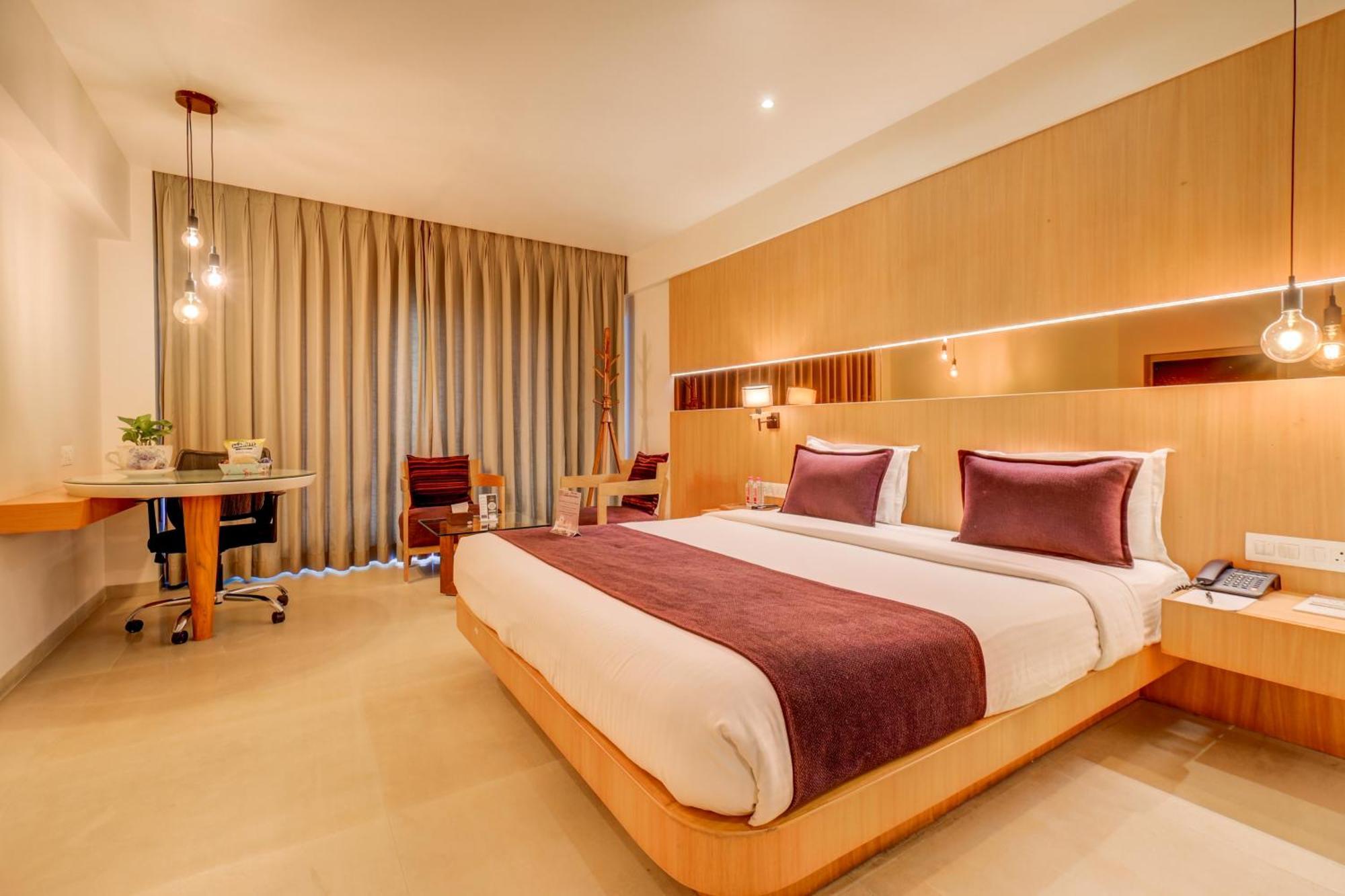 The Ssk Solitaire Hotel & Banquets Nashik Dış mekan fotoğraf