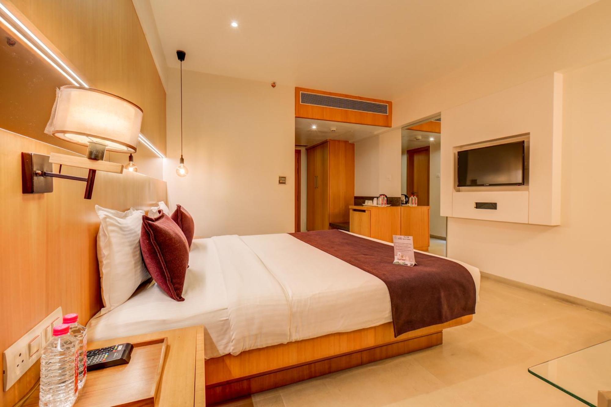 The Ssk Solitaire Hotel & Banquets Nashik Dış mekan fotoğraf