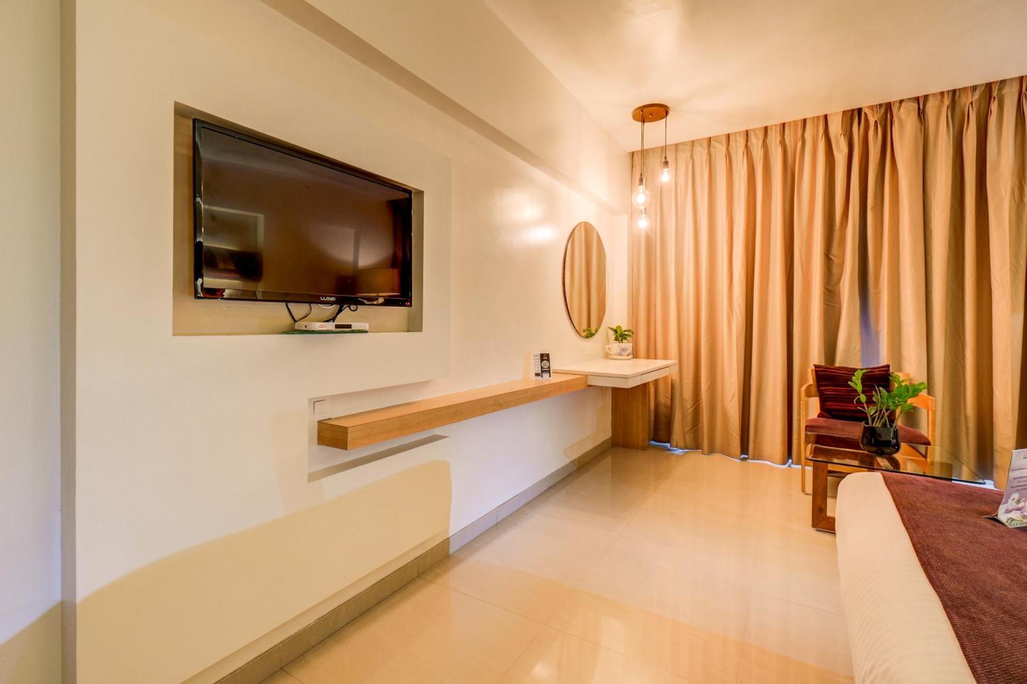 The Ssk Solitaire Hotel & Banquets Nashik Dış mekan fotoğraf
