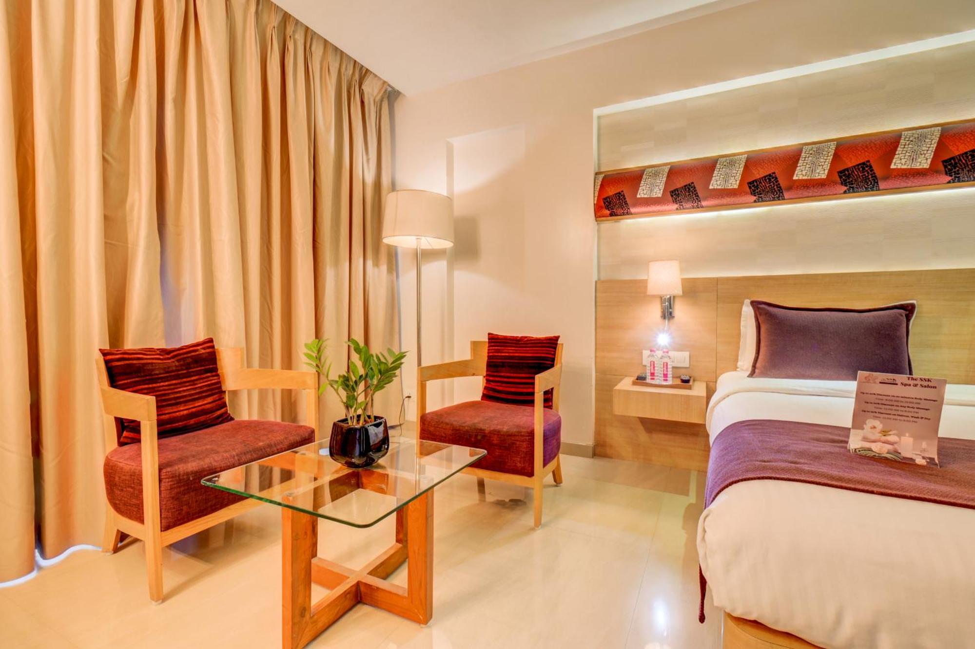 The Ssk Solitaire Hotel & Banquets Nashik Dış mekan fotoğraf