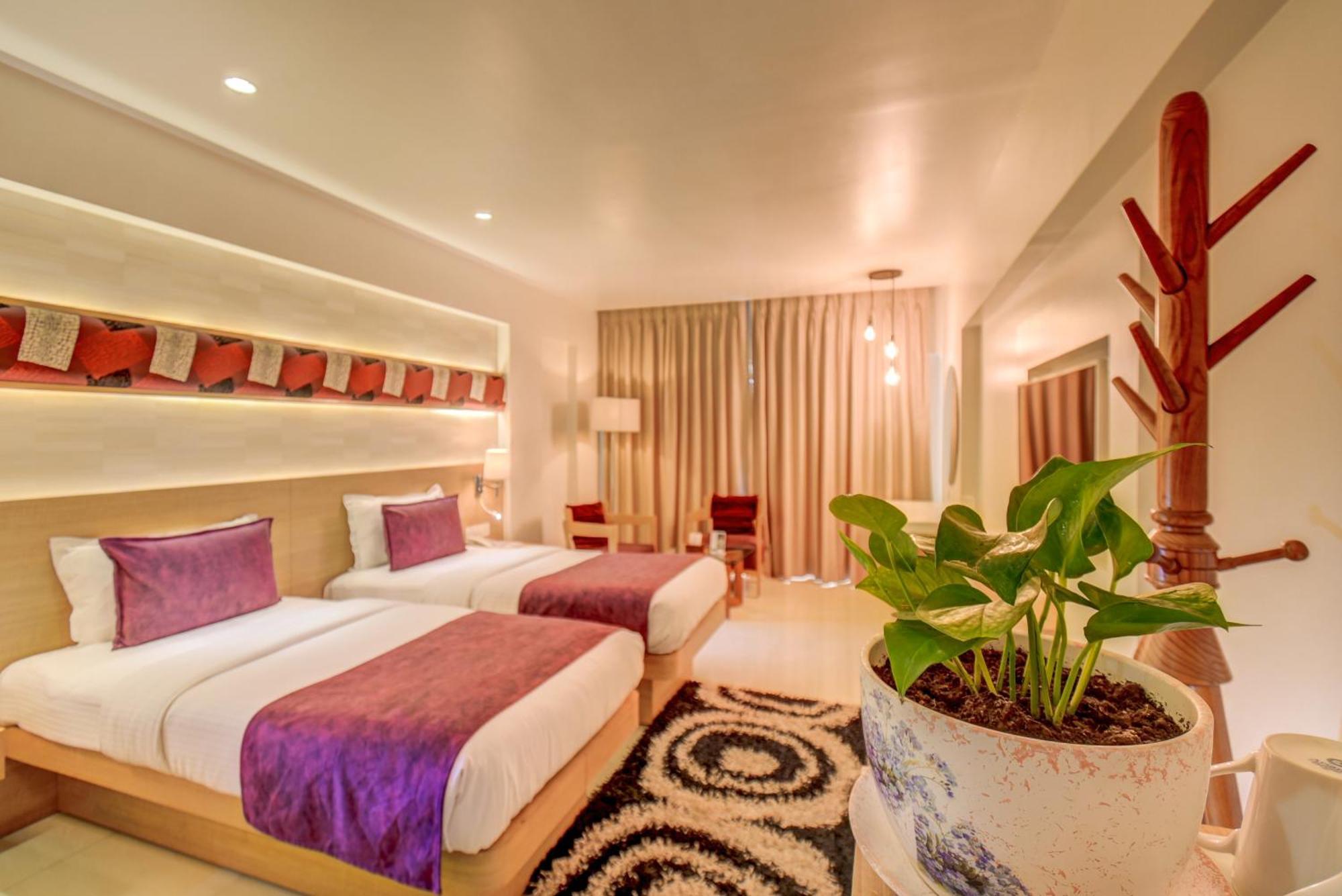 The Ssk Solitaire Hotel & Banquets Nashik Dış mekan fotoğraf
